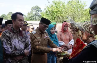 Bupati kabupaten Limapuluh Kota Safaruddin Dt.Bandaro Rajo resmikan pemakaian gedung baru kantor walinagari Durian Gadang kecamatan Akabuluru, Senin 21 Juli 2024.