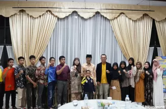 Bupati Safaruddin ketika mengundang para siswa berprestasi ke pendopo rumah dinas bupati, Minggu malam, 28 Juli 2024.