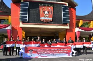 Pemerintah Kabupaten Agam mencanangkan gerakan nasional 10 juta Bendera Merah Putih