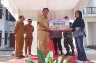 Pemko Bukittinggi serahkan bantuan bedah rumah secara simbolis