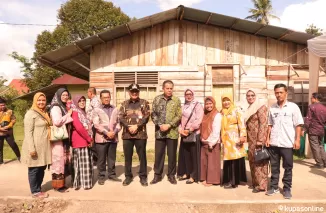 Pj. Walikota Payakumbuh Suprayitno saat penyerahan secara simbolis RLH di Padang Tangah Payobada, Kamis 18 Juni 2024.