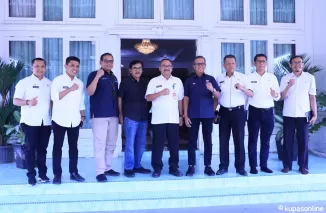 Pj.Wako Payakumbuh foto bersama usai menerima kunjungan silaturahmi Komisaris dan Direktur Utama PT. Semen Padang di rumah dinas Walikota Payakumbuh, Rabu 3 Juli 2024.