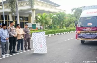 Sekdakab Agam Edi Busti melepas secara resmi 1.721 logistik Pemungutan Suara Ulang (PSU)