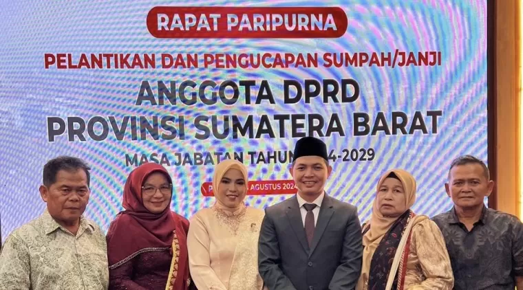 Ade Putra Dari Partai Gerindra Resmi Dilantik Jadi Anggota DPRD Provinsi