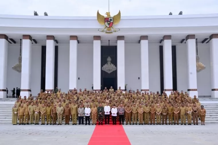 Bupati Agam, Dr H Andri Warman mengikuti pertemuan dengan Presiden Republik Indonesia, Ir. Joko Widodo