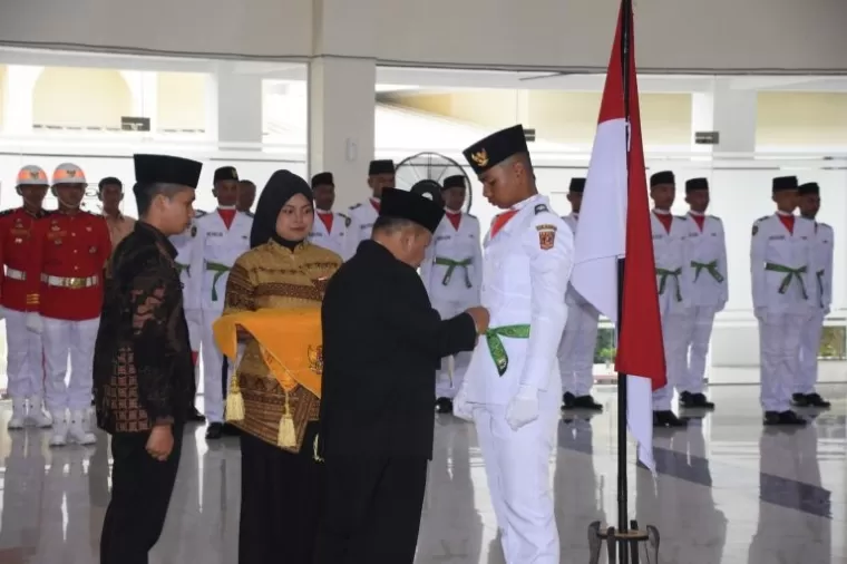 Bupati Agam Dr. H. Andri Warman MM kukuhkan Pasukan Pengibar Bendera Pusaka