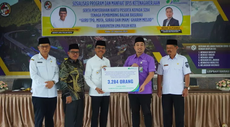 Total 3.284 guru ngaji, imam dan gharim masjid telah di daftarkan oleh bupati Limapuluh Kota Safaruddin Dt. Bandaro Rajo, baru-baru ini.