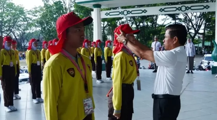 Sekda Bukittinggi, Martias Wanto membuka secara resmi latihan pertama Capaskibraka