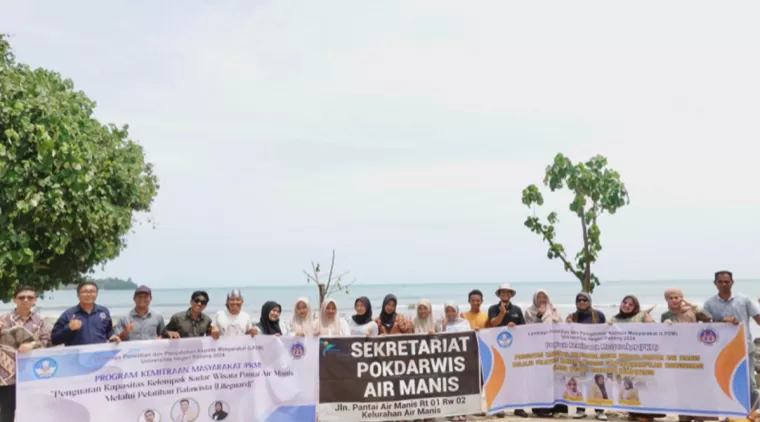 Fakultas Pariwisata dan Perhotelan UNP Bersama POKDARWIS Pantai Air Manis Gelar Pengabdian Masyarakat untuk Tingkatkan Kualitas Wisata