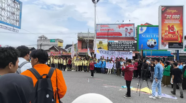 Hari Ini Ratusan Mahasiswa Gelar Aksi di Depan Kantor DPRD Sumbar, Kawal Putusan MK Terkait Pilkada