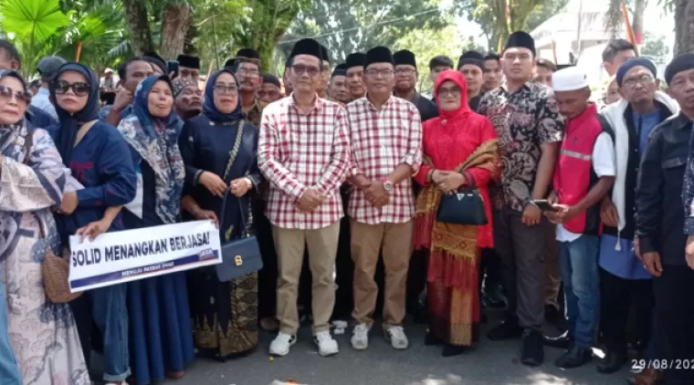 Hari Ketiga Jailani-Samsul Resmi Antarkan Persartan Bacalon Bupati dan Wakil Bupati Ke KPU Pasbar