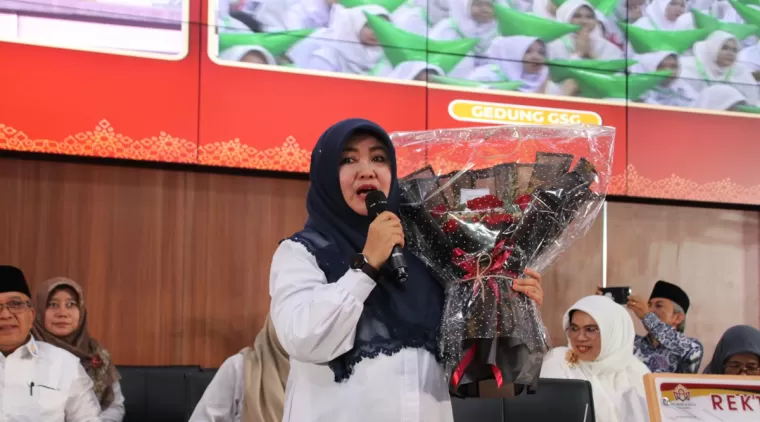 Kejutan Ulang Tahun di Pembukaan PBAK 2024, Rektor Disambut Meriah dengan Lagu Selamat Ulang Tahun