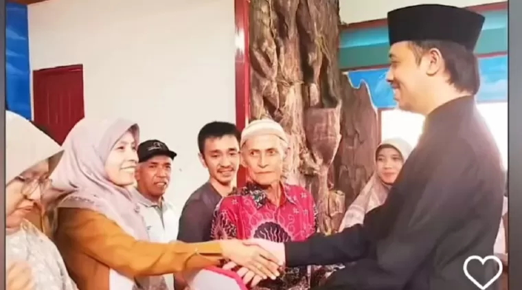 Wali Kota Bukittinggi serahkan hadiah pada kelompok tani berprestasi