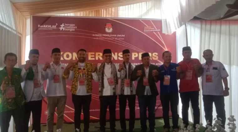 Khairunas - Yulian Efi Pendaftar Pertama di Hari Terakhir Pendaftaran Bakal Calon Bupati dan Wabup Solok Selatan Tahun 2024