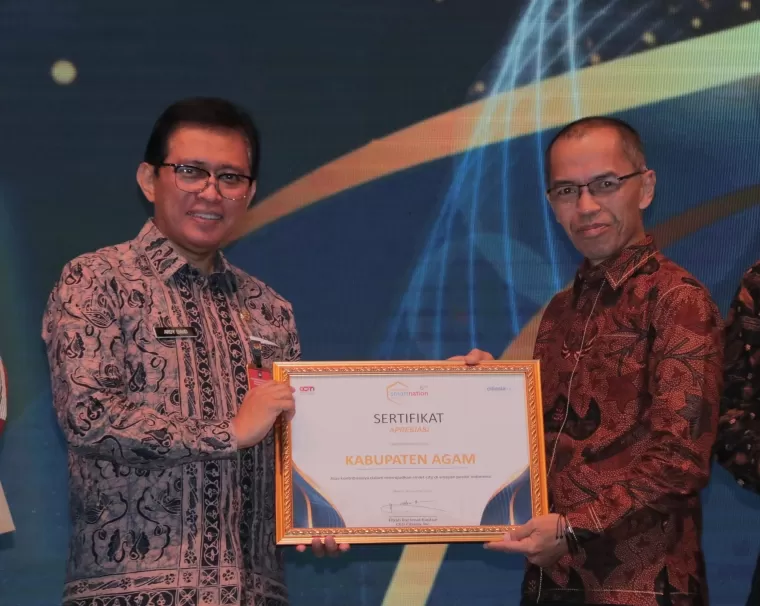 Pemkab Agam berhasil meraih penghargaan Kategori Spesial dalam ajang Indonesia Smart Nation Award