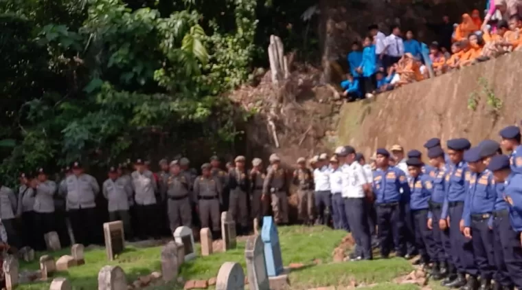 Mengenang Sang Pejuang,  Pemko Padang Ziarah ke Makam Walikota Pertama Abu Bakar Jaar