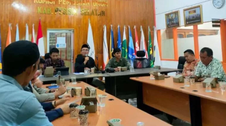 Menyonsong Pelaksanaan Pilkada 2024, KPU Pessel Rakor Bersama Pengurus Partai Politik