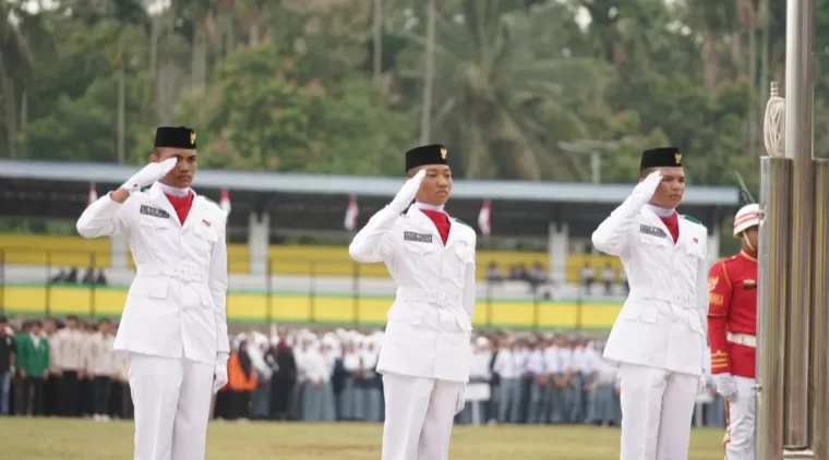 Pengibaran Bendera Merah Putih di Solsel Berlangsung Khidmat