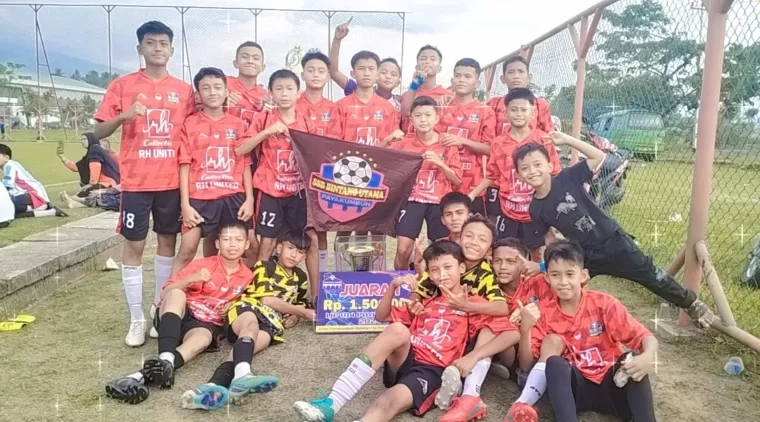 Raih Poin Tertinggi, Bintang Utama Juara I di LJP U-14, di lapangan sepak bola Kapten Tantawi, Tanjung Pauh, kecamatan Payakumbuh Barat, Minggu 18 Agustus 2024.