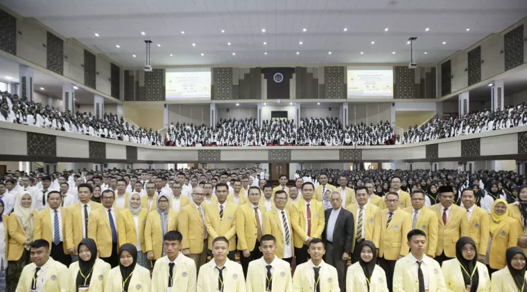 Rektor UNP Resmi Buka PKKMB Gugus IV: Ajak Mahasiswa Baru Wujudkan Mimpi dan Tanggapi Tantangan