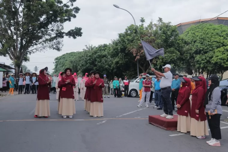 Pemerintah Kabupaten Agam menggelar kegiatan Gerak Jalan Tepat Waktu