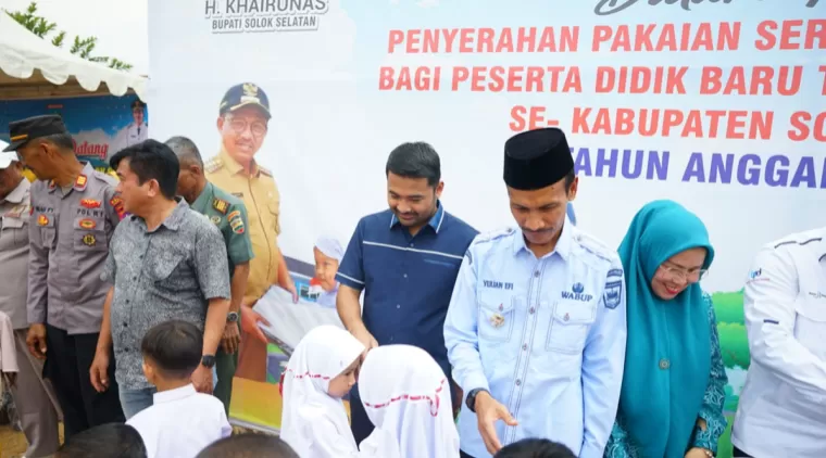 Seragam Gratis Untuk TK-SD-SMP se-Solsel Sudah Rampung Dibagikan