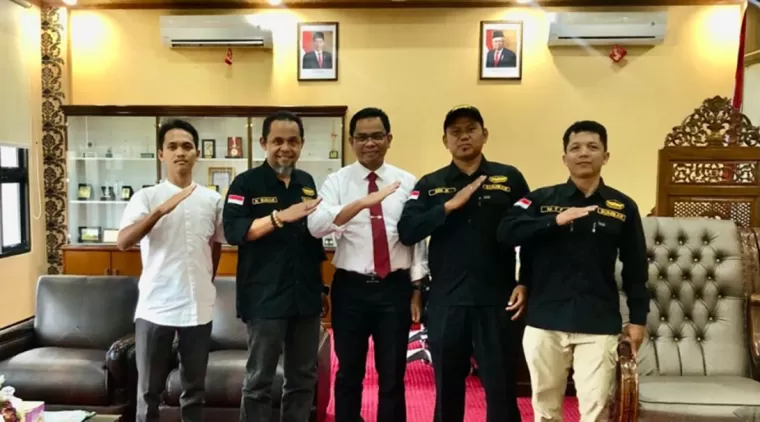 Sinergi Baru! Rektor UNP Jalin Kerja Sama dengan Asosiasi Pilot Drone Indonesia Sumbar