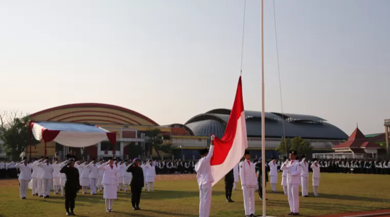 Universitas Negeri Padang Rayakan HUT RI ke-79 dengan Upacara Khidmat