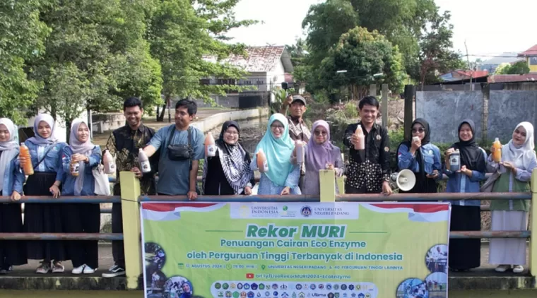 Universitas Negeri Pecahkan Rekor MURI dengan Festival Eco Enzyme