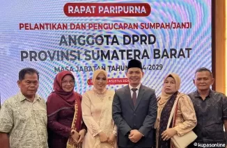 Ade Putra Dari Partai Gerindra Resmi Dilantik Jadi Anggota DPRD Provinsi