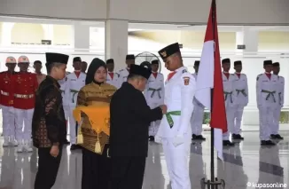 Bupati Agam Dr. H. Andri Warman MM kukuhkan Pasukan Pengibar Bendera Pusaka