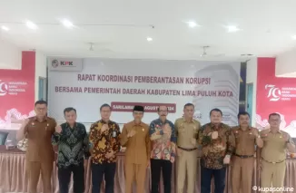 Foto bersama usai Rakor pemberantasan korupsi KPK-RI bersama pemerintah daerah, di aula kantor bupati setempat, Selasa 20 Agustus 2024.