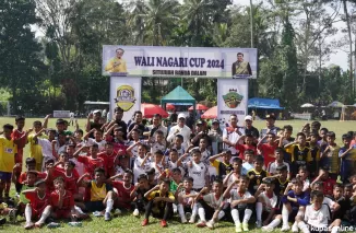 Bupati kabupaten Limapuluh Kota Safaruddin Dt. Bandaro Rajo ketika membuka pertandingan sepak bola Kelompok Umur (KU) 12 se-Sumatera Barat di lapangan Beringin Sakti Situjuah Banda Dalam (Sibalam) kabupaten Limapuluh Kota, Sabtu 3 Agustus 2024.