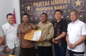 Calon Bupati dan Wakil Bupati Daliyus K- Heri Miheldi Terima B 1 KWK Partai UMMAT