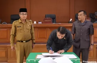 DPRD dan Pemko Payakumbuh Tekan Nota Kesepakatan KUA-PPAS 2025 diruang sidang DPRD setempat, Senen 5 Agustus 2024.