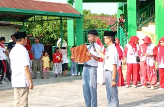 Hidayat Pimpin Upacara HUT RI ke-79 di Sawahan Timur dengan Semangat Kebangsaan