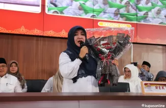 Kejutan Ulang Tahun di Pembukaan PBAK 2024, Rektor Disambut Meriah dengan Lagu Selamat Ulang Tahun