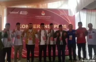 Khairunas - Yulian Efi Pendaftar Pertama di Hari Terakhir Pendaftaran Bakal Calon Bupati dan Wabup Solok Selatan Tahun 2024