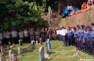 Mengenang Sang Pejuang,  Pemko Padang Ziarah ke Makam Walikota Pertama Abu Bakar Jaar