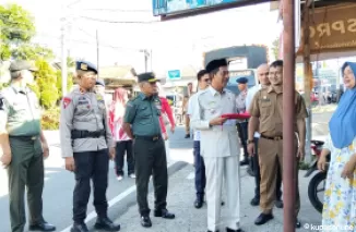 Pemkab Pasbar Luncurkan Program Nasional Pembagian 10 Juta Bendera Kepada Masyarakat