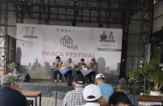 Ketua DPRD Provinsi Sumatera Barat, Supardi.SH didampingi sekretaris Dinas Pariwista Pemuda dan Olahraga Provinsi Sumatera Barat Yayat Wahyudi, direktur festival Maek Donny Eros dan  kurator S. Metron, ketika jumpa pers pasca festival Maek di Agam Jua