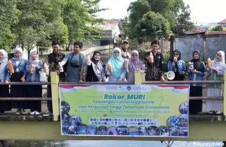 Universitas Negeri Pecahkan Rekor MURI dengan Festival Eco Enzyme