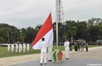 Upacara Penurunan Merah Putih di RTH Imam Bonjol,  Peserta Dihibur Tarian Kolosal dan Barongsai