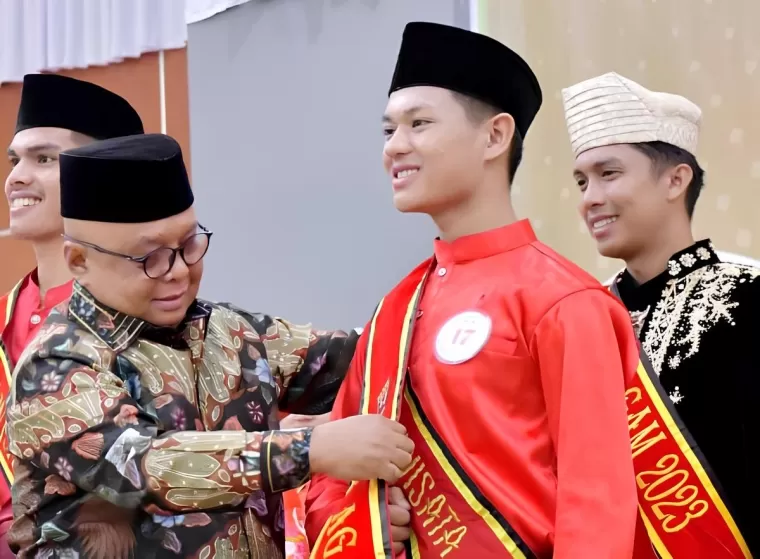 Andrean Muhamad Irvan (20) dan Nabilla Andini (22) terpilih sebagai Uda dan Uni Kabupaten Agam 2024