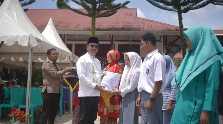 Bupati H. Khairunas: Semua Pelajar Solsel Calon Pemimpin Masa Depan