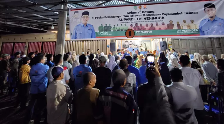 Pengukuhan relawan Payakumbuh Selatan terhadap Paslon walikota dan wakil walikota Payakumbuh, Supardi-Tri Venindra di posko kecamatan Payakumbuh Selatan, Kamis 26 September 2024  malam.