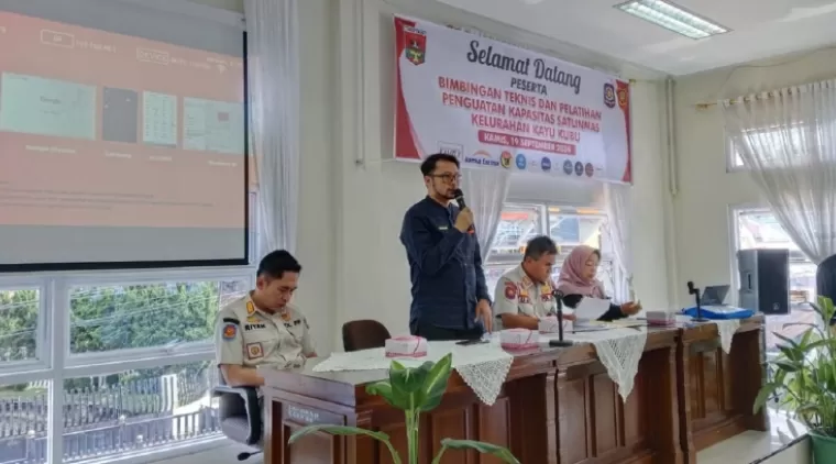 Kelurahan Kayu Kubu Adakan Bintek Satlinmas