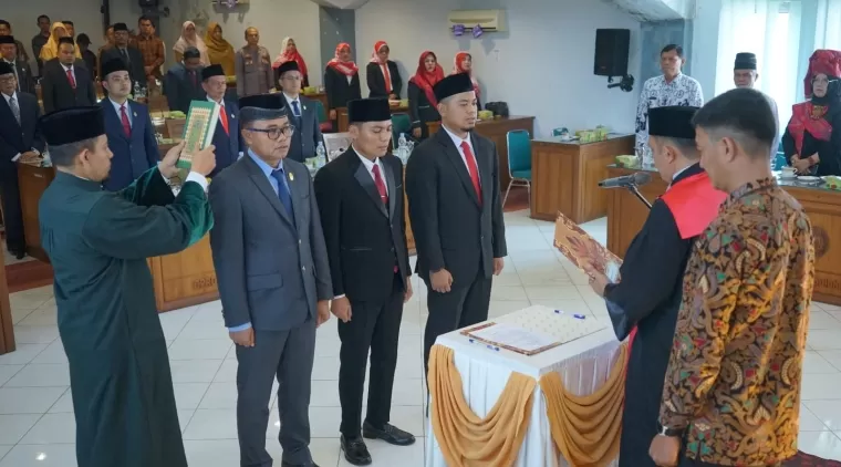 Pimpinan DPRD kabupaten Limapuluh Kota periode 2024-2029, resmi dilantik di aula gedung DPRD setempat, Selasa 24 September 2024.