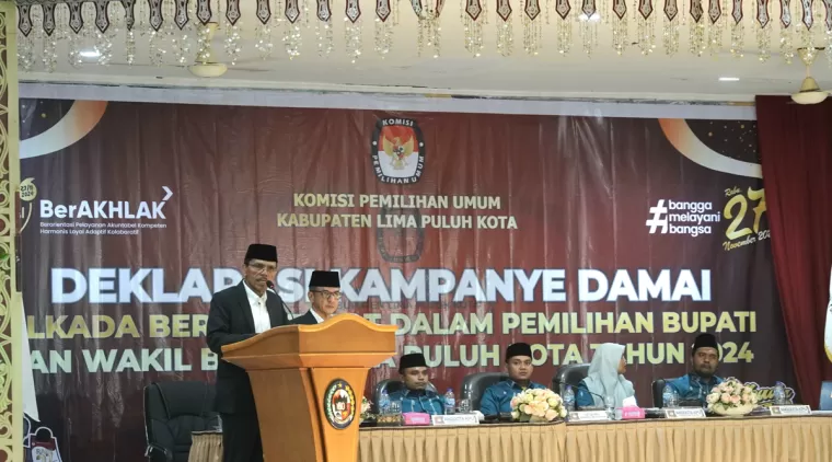 Calon bupati Limapuluh Kota Safaruddin Dt. Bandaro Rajo memberikan sambutan usai mendapat nomor urut 2, di aula kantor bupati setempat, Senin  23 September 2024.