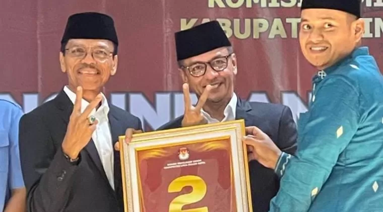 Paslon Safaruddin-Darman Sahladi nomor 2 dalam pengundian nomor urut di rapat pleno KPU, Senin 23 September 2024.